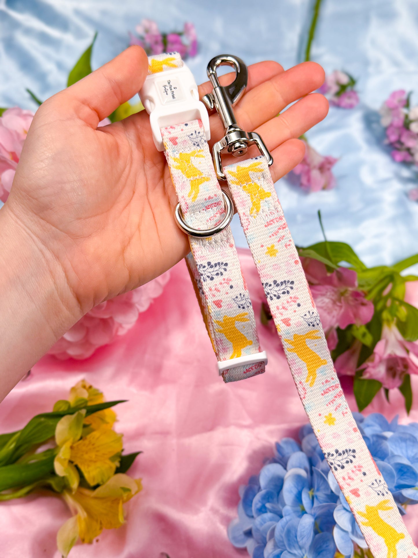 Hop into Bloom Collar